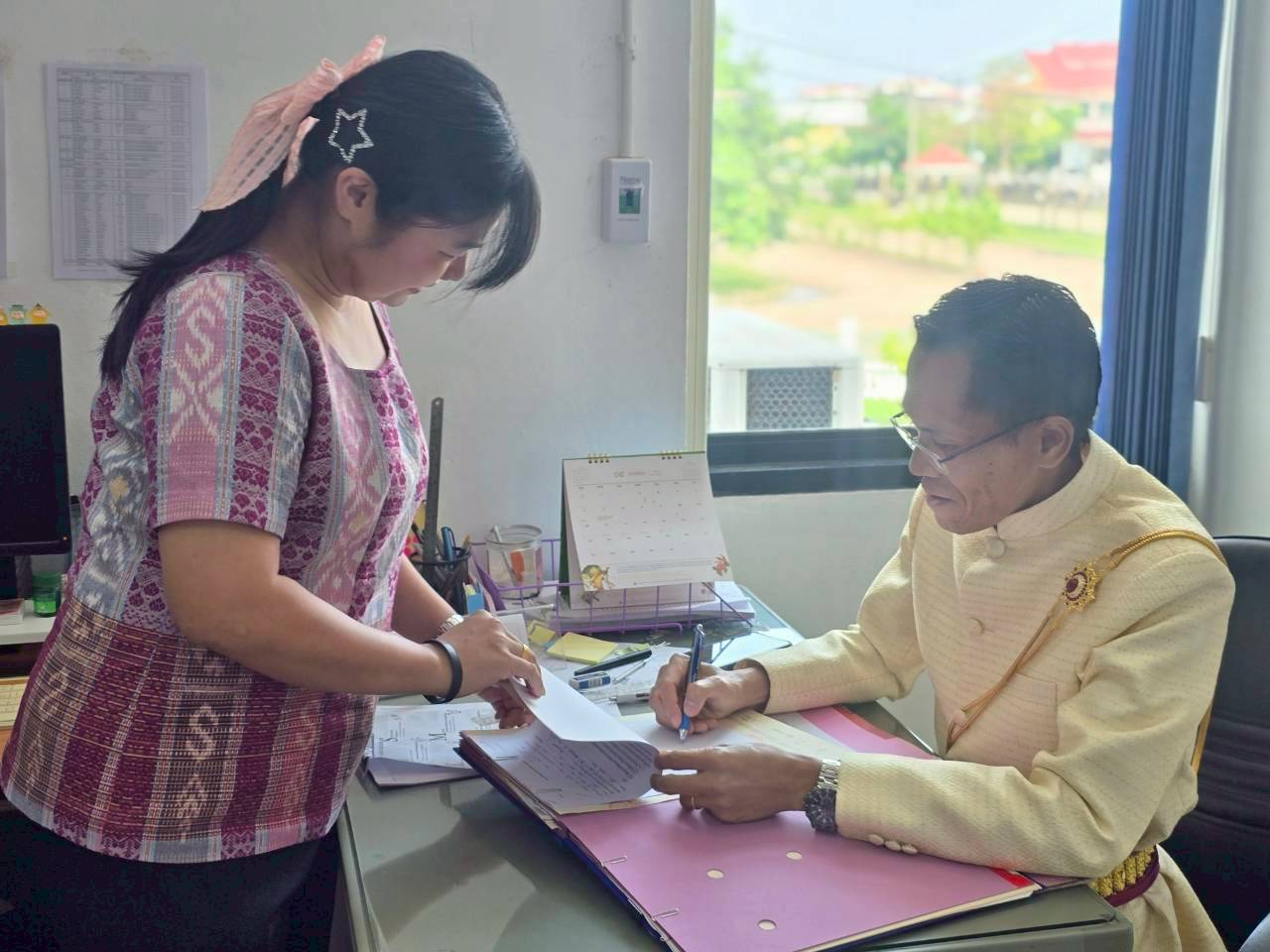 title -  ส.ป.ก.บึงกาฬ ร่วมรณรงค์การแต่งกายตามอัตลักษณ์ไทยสู่สากล ภายต้แนวคิด 